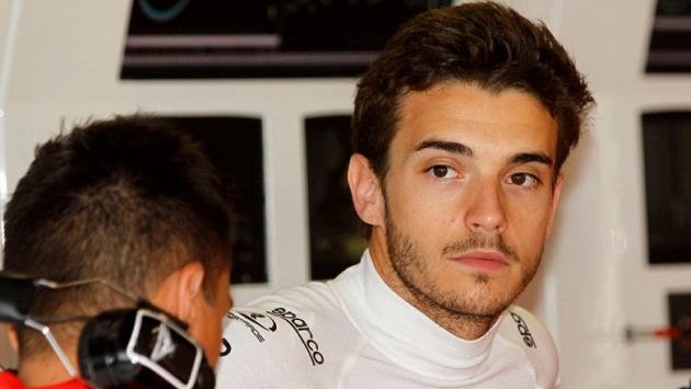 Pilot F1 Jules Bianchi má jen malé naděje na přežití. Pilot F1 Jules Bianchi má jen malé naděje na přežití.