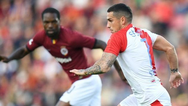 Slávista Nicolae Stanciu ve svém prvním derby proti Spartě. Slávista Nicolae Stanciu ve svém prvním derby proti Spartě.