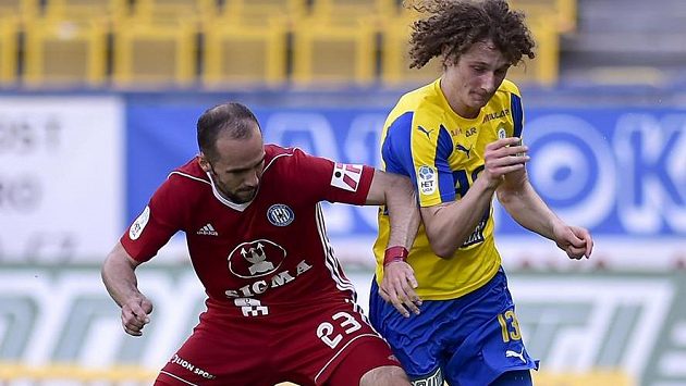 Zprava Alex Král z Teplic a Tomáš Zahradníček z Olomouce. Zprava Alex Král z Teplic a Tomáš Zahradníček z Olomouce.
