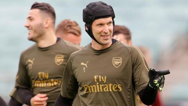 Brankář Petr Čech během tréninku v Baku před svým posledním zápasem v profesionální kariéře. Brankář Petr Čech během tréninku v Baku před svým posledním zápasem v profesionální kariéře.