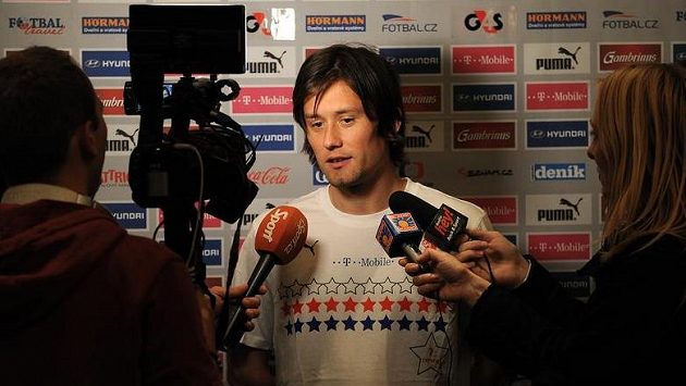 Do které řady se posune 31. hvězdička na tričku kapitána Tomáše Rosického...? Do které řady se posune 31. hvězdička na tričku kapitána Tomáše Rosického...?