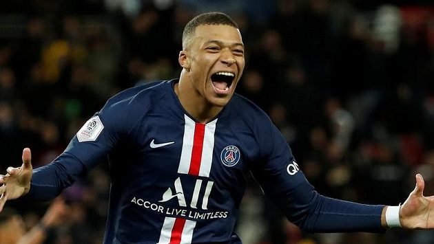 Fotbalista Paris St Germain Kylian Mbappé se raduje z gólu proti Dijonu. Fotbalista Paris St Germain Kylian Mbappé se raduje z gólu proti Dijonu.