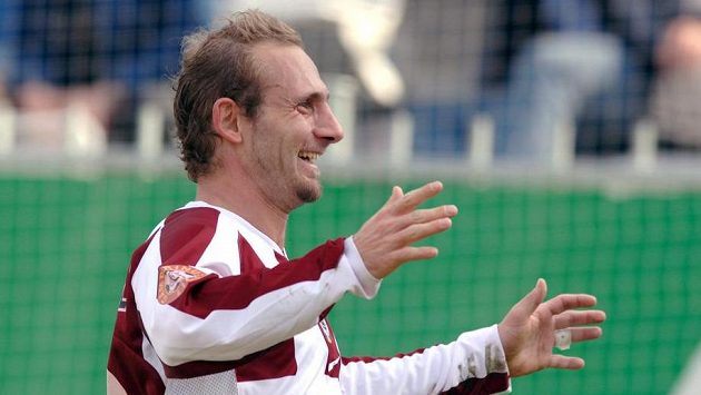 Gól! Útočník Sparty Praha Mauro Lustrinelli oslavuje během utkání v Olomouci hraného 15. dubna 2006. Gól! Útočník Sparty Praha Mauro Lustrinelli oslavuje během utkání v Olomouci hraného 15. dubna 2006.