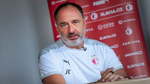 Trenér Jindřich Trpišovský chystá Slavii na další těžkou sezonu. Trenér Jindřich Trpišovský chystá Slavii na další těžkou sezonu.