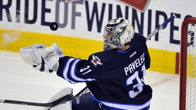 Ondřej Pavelec patřil proti Dallasu k oporám Jets. Ondřej Pavelec patřil proti Dallasu k oporám Jets.