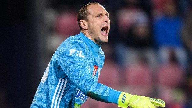 Brankář Českých Budějovic Jaroslav Drobný během utkání na Spartě. Brankář Českých Budějovic Jaroslav Drobný během utkání na Spartě.
