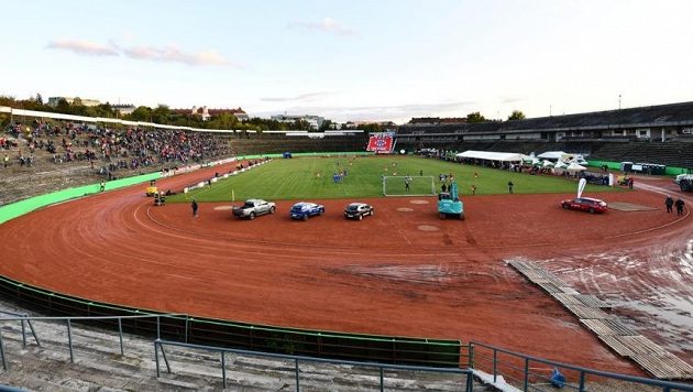 K výzvě fotbalové Zbrojovky Brno virtuálně vyprodat bývalý stadion Lužánky při imaginárním zápase se Slavií na podporu boje proti novému koronaviru se připojili i Pražané K výzvě fotbalové Zbrojovky Brno virtuálně vyprodat bývalý stadion Lužánky při imaginárním zápase se Slavií na podporu boje proti novému koronaviru se připojili i Pražané