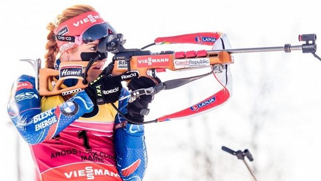 Gabriela Soukalová při střelbě. Gabriela Soukalová při střelbě.