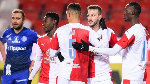 Fotbalisté Slavie Praha Oscar Dorley, Alexander Bah, Jakub Hromada a Abdallah Sima během utkání se Sigmou Olomouc. Fotbalisté Slavie Praha Oscar Dorley, Alexander Bah, Jakub Hromada a Abdallah Sima během utkání se Sigmou Olomouc.