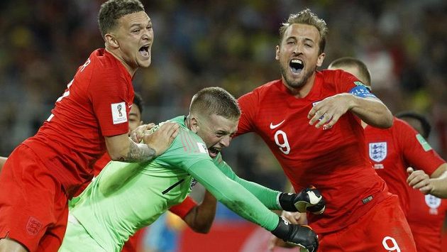 Radost fotbalistů Anglie (zleva) Kieran Trippier, brankář Jordan Pickford a kanonýr Harry Kane po vítězství v osmifinále MS proti Kolumbii. Radost fotbalistů Anglie (zleva) Kieran Trippier, brankář Jordan Pickford a kanonýr Harry Kane po vítězství v osmifinále MS proti Kolumbii.