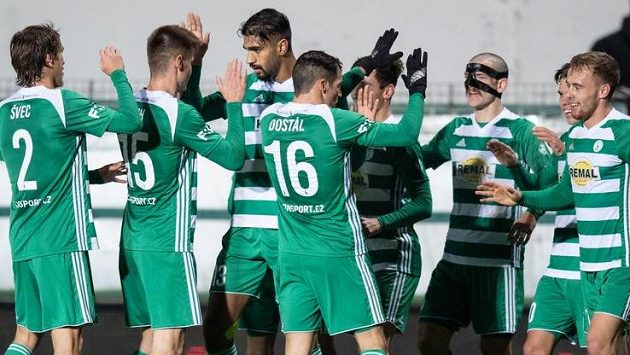 Fotbalisté Bohemians oslavují gól na 1:0 během utkání s Příbramí. Fotbalisté Bohemians oslavují gól na 1:0 během utkání s Příbramí.