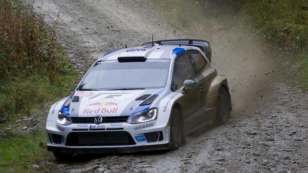 Sébastien Ogier s volkswagenem na trati Britské rallye. Sébastien Ogier s volkswagenem na trati Britské rallye.