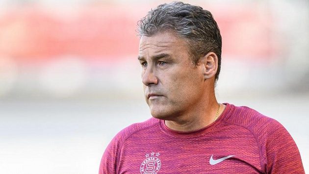 Trenér Sparty Pavel Hapal během utkání na Bohemians. Trenér Sparty Pavel Hapal během utkání na Bohemians.