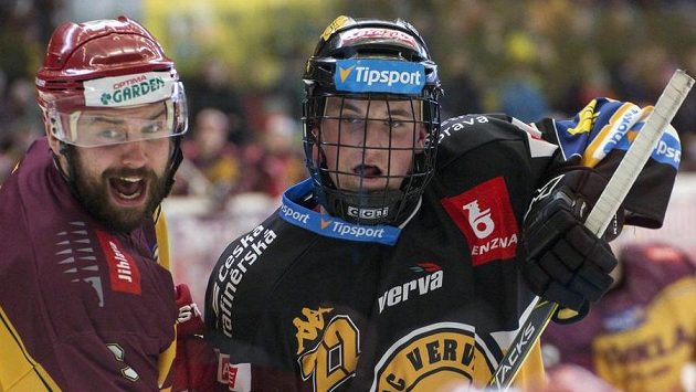 Richard Diviš (vlevo) z Jihlavy a Kristian Reichel z Litvínova. Richard Diviš (vlevo) z Jihlavy a Kristian Reichel z Litvínova.