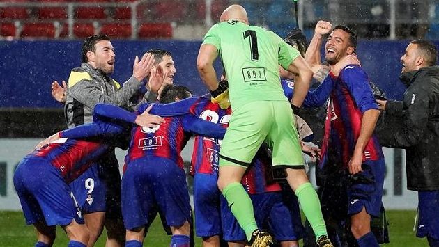 Fotbalisté třetiligového Cultural Leonesa se postarali o obrovské překvapení Fotbalisté třetiligového Cultural Leonesa se postarali o obrovské překvapení