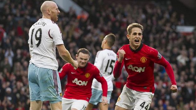 Vycházející hvězda Manchesteru United Adnan Januzaj (44) slaví gól v duelu s West Hamem United. Vycházející hvězda Manchesteru United Adnan Januzaj (44) slaví gól v duelu s West Hamem United.