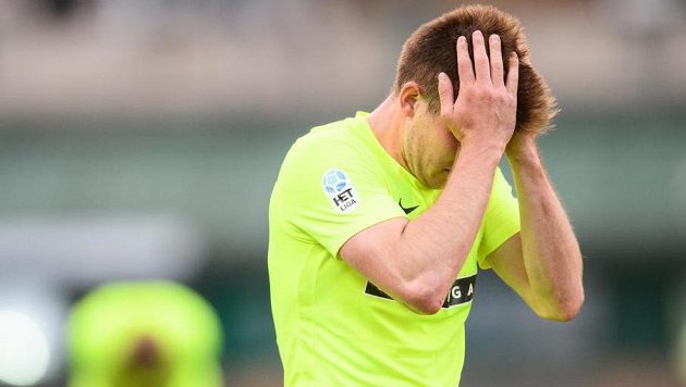 Zklamaný Milan Lutonský ze Zbrojovky Brno po prohře na Julisce. Zklamaný Milan Lutonský ze Zbrojovky Brno po prohře na Julisce.
