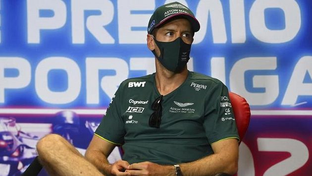 Sebastian Vettel se dopustil hodně kuriozní chyby Sebastian Vettel se dopustil hodně kuriozní chyby