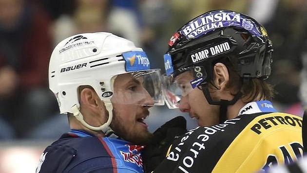 Nicolas Hlava (vlevo) z Chomutova a Marek Baránek z Litvínova. Nicolas Hlava (vlevo) z Chomutova a Marek Baránek z Litvínova.