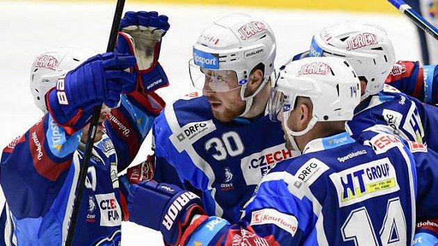Zleva Lukáš Kucsera, Jakub Lev, Jan Hruška a Tomáš Plekanec z Brna oslavují gól. Zleva Lukáš Kucsera, Jakub Lev, Jan Hruška a Tomáš Plekanec z Brna oslavují gól.