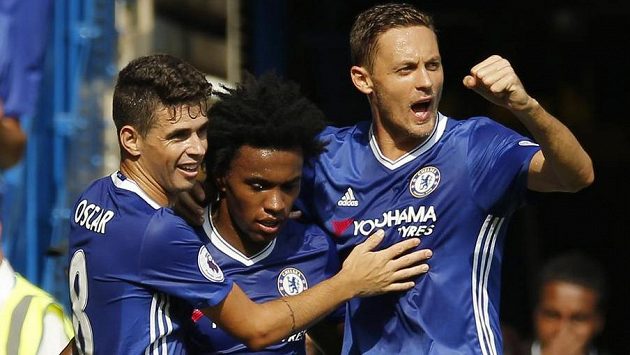 Chelsea se raduje - zleva Oscar, Willian a Nemanja Matič. Chelsea se raduje - zleva Oscar, Willian a Nemanja Matič.