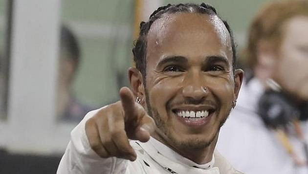 Kvalifikaci na poslední závod sezony formule 1 Velkou cenu Abú Zabí vyhrál již jistý mistr světa Lewis Hamilton před Valtterim Bottasem Kvalifikaci na poslední závod sezony formule 1 Velkou cenu Abú Zabí vyhrál již jistý mistr světa Lewis Hamilton před Valtterim Bottasem