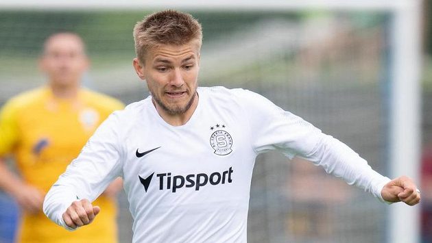 Martin Frýdek ze Sparty během přípravného utkání v Benešově. Během letní přípravy se pak zranil. Martin Frýdek ze Sparty během přípravného utkání v Benešově. Během letní přípravy se pak zranil.