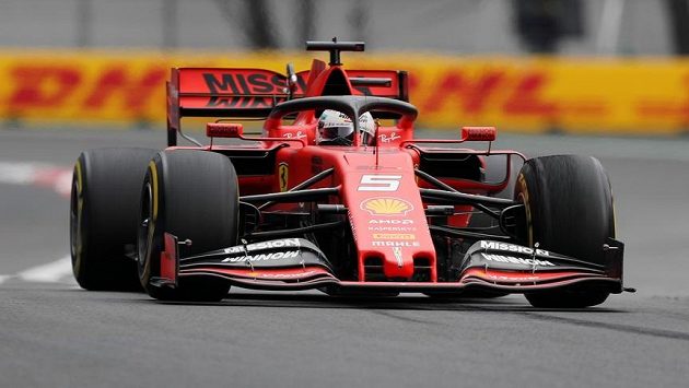 Němec Sebastian Vettel v tréninku na nedělní Velkou cenu Mexika. Němec Sebastian Vettel v tréninku na nedělní Velkou cenu Mexika.