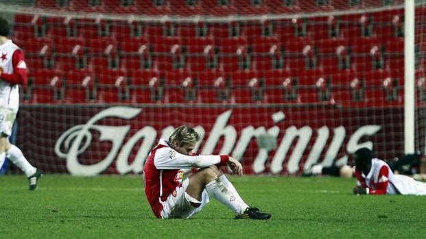 Zklamaní fotbalisté Slavie po zápase s Ostravou. Zklamaní fotbalisté Slavie po zápase s Ostravou.