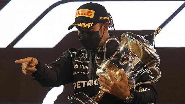 Lewis Hamilton zabavil konkurentům další trofej... Lewis Hamilton zabavil konkurentům další trofej...
