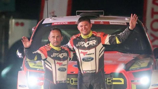 Martin Prokop a jeho spolujezdec Jan Tománek na startu Dakaru. Martin Prokop a jeho spolujezdec Jan Tománek na startu Dakaru.