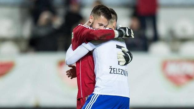 Brankář Mladé Boleslavi Luděk Vejmola a Lukáš Železník oslavují vítězství a postup po utkání čtvrtfinále MOL Cupu, Bohemians 1905 - FK Mladá Boleslav. Brankář Mladé Boleslavi Luděk Vejmola a Lukáš Železník oslavují vítězství a postup po utkání čtvrtfinále MOL Cupu, Bohemians 1905 - FK Mladá Boleslav.