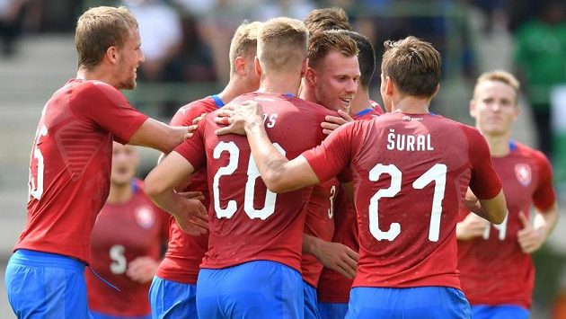 Radost českých fotbalistů z gólu proti Nigérii. Radost českých fotbalistů z gólu proti Nigérii.