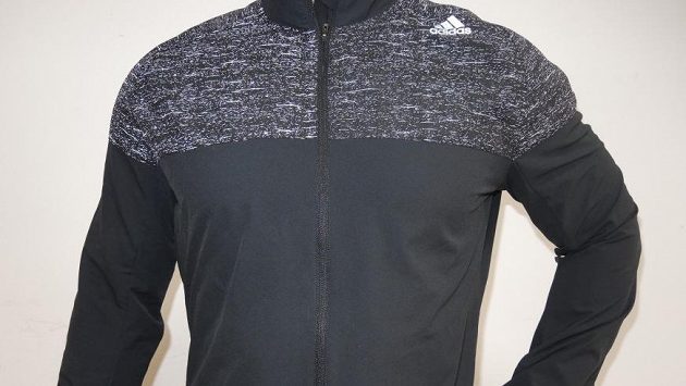 Pánská běžecká bunda Adidas Supernova Storm - reflexní prvky po focení s bleskem. Pánská běžecká bunda Adidas Supernova Storm - reflexní prvky po focení s bleskem.