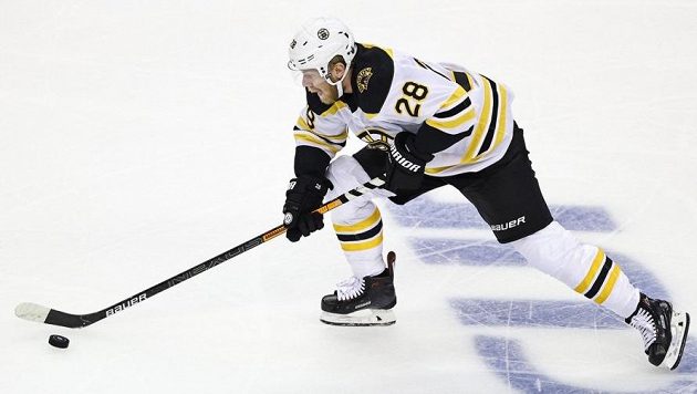 Český útočník Ondřej Kaše se v rámci NHL stěhuje z Bostonu do Toronta. Český útočník Ondřej Kaše se v rámci NHL stěhuje z Bostonu do Toronta.