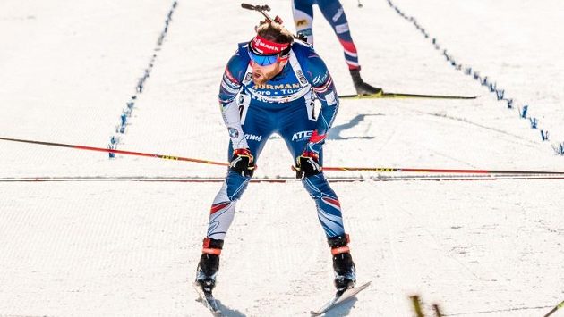 Michal Šlesingr v cíli závodu biatlonistů s hromadným startem. Michal Šlesingr v cíli závodu biatlonistů s hromadným startem.