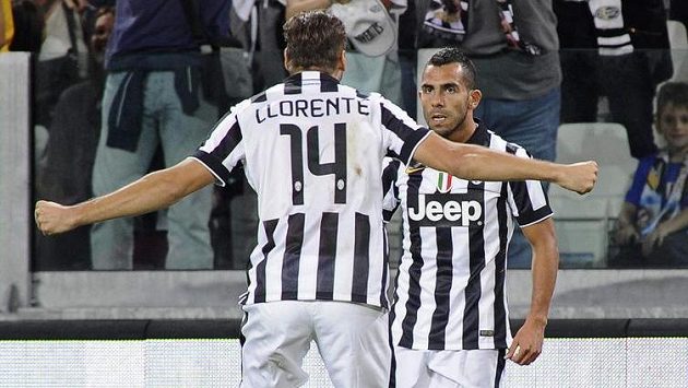 Carlos Tévez (vpravo) se raduje ze svého gólu do sítě Udine. Zády je jeho spoluhráč Fernando Llorente. Carlos Tévez (vpravo) se raduje ze svého gólu do sítě Udine. Zády je jeho spoluhráč Fernando Llorente.
