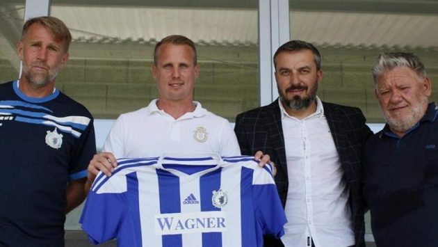 Hvězdná posila. David Limberský se stal posilou třetiligové Jiskry Domažlice. Hvězdná posila. David Limberský se stal posilou třetiligové Jiskry Domažlice.