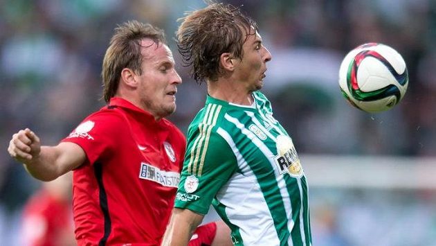 Brněnský stoper Pavel Košťál (vlevo) a Michal Hubínek z Bohemians během utkání 10. kola Synot ligy. Brněnský stoper Pavel Košťál (vlevo) a Michal Hubínek z Bohemians během utkání 10. kola Synot ligy.