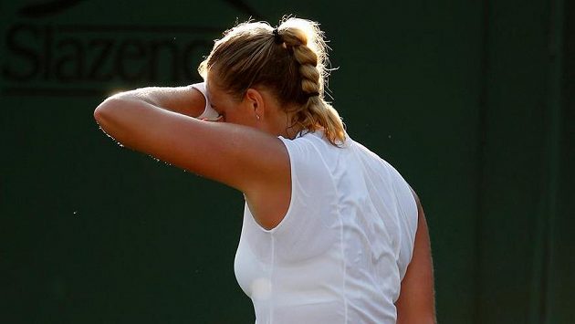 Konec! Dvojnásobná šampiónka Wimbledonu Petra Kvitová při svém comebacku dohrála ve 2. kole. Konec! Dvojnásobná šampiónka Wimbledonu Petra Kvitová při svém comebacku dohrála ve 2. kole.