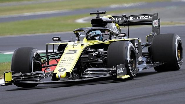 Jezdec F1 Daniel Ricciardo řeší nečekaný problém, bude totiž muset k soudu. Jezdec F1 Daniel Ricciardo řeší nečekaný problém, bude totiž muset k soudu.
