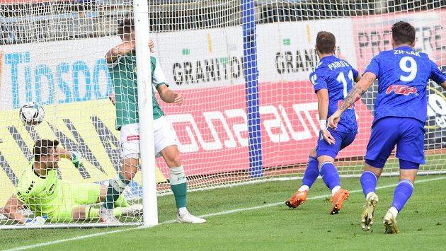 Olomoucký González (číslo 11) dal Jablonci rychlý gól. Olomoucký González (číslo 11) dal Jablonci rychlý gól.