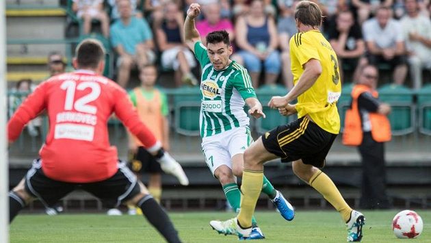 Rudolf Reiter z Bohemians (uprostřed) a jeho gólová přihrávka na gól proti Karviné. Rudolf Reiter z Bohemians (uprostřed) a jeho gólová přihrávka na gól proti Karviné.