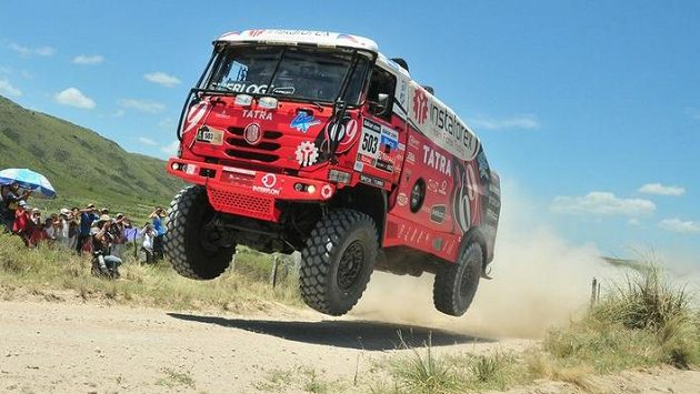 Rallye Dakar ovlÃ¡dly tÅ™i ruskÃ© kamazy. KolomÃ½ skonÄil