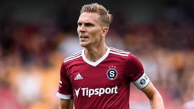 Bořek Dočkal ze Sparty Praha ještě před svým zraněním během utkání s Karvinou. Bořek Dočkal ze Sparty Praha ještě před svým zraněním během utkání s Karvinou.