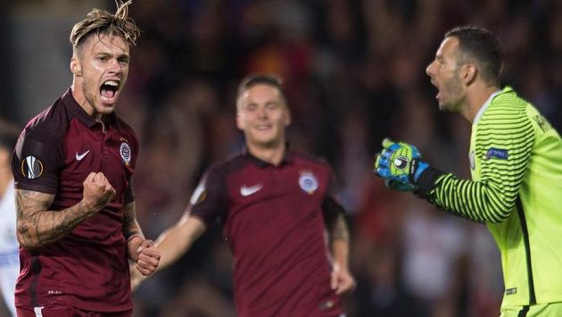 Václav Kadlec oslavuje gól na 2:0 proti Interu Milán. Václav Kadlec oslavuje gól na 2:0 proti Interu Milán.