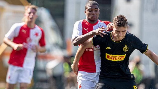 Mladí fotbalisté Slavie bojovali ve svém úvodním zápase Youth League s Interem Milán Mladí fotbalisté Slavie bojovali ve svém úvodním zápase Youth League s Interem Milán