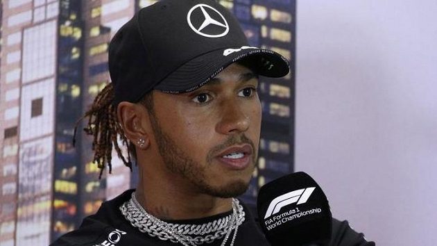 Lewis Hamilton musí do izolace Lewis Hamilton musí do izolace