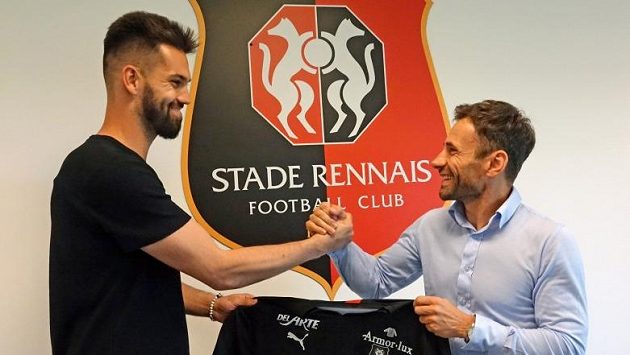 Ze Sparty do Rennes! Brankář Tomáš Koubek (vlevo) a jeho manažer Viktor Kolář. Ze Sparty do Rennes! Brankář Tomáš Koubek (vlevo) a jeho manažer Viktor Kolář.