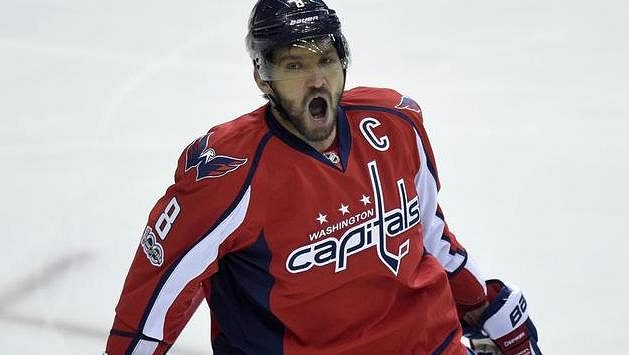 Alexandr Ovečkin jásá! Gól, jímž kapitán Washingtonu otevřel skóre zápasu proti Pittsburghu, byl jeho tisícím bodem v NHL. Alexandr Ovečkin jásá! Gól, jímž kapitán Washingtonu otevřel skóre zápasu proti Pittsburghu, byl jeho tisícím bodem v NHL.